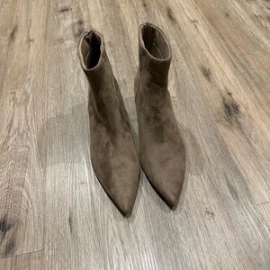 Elegant Tan Suede Ankle Boots
